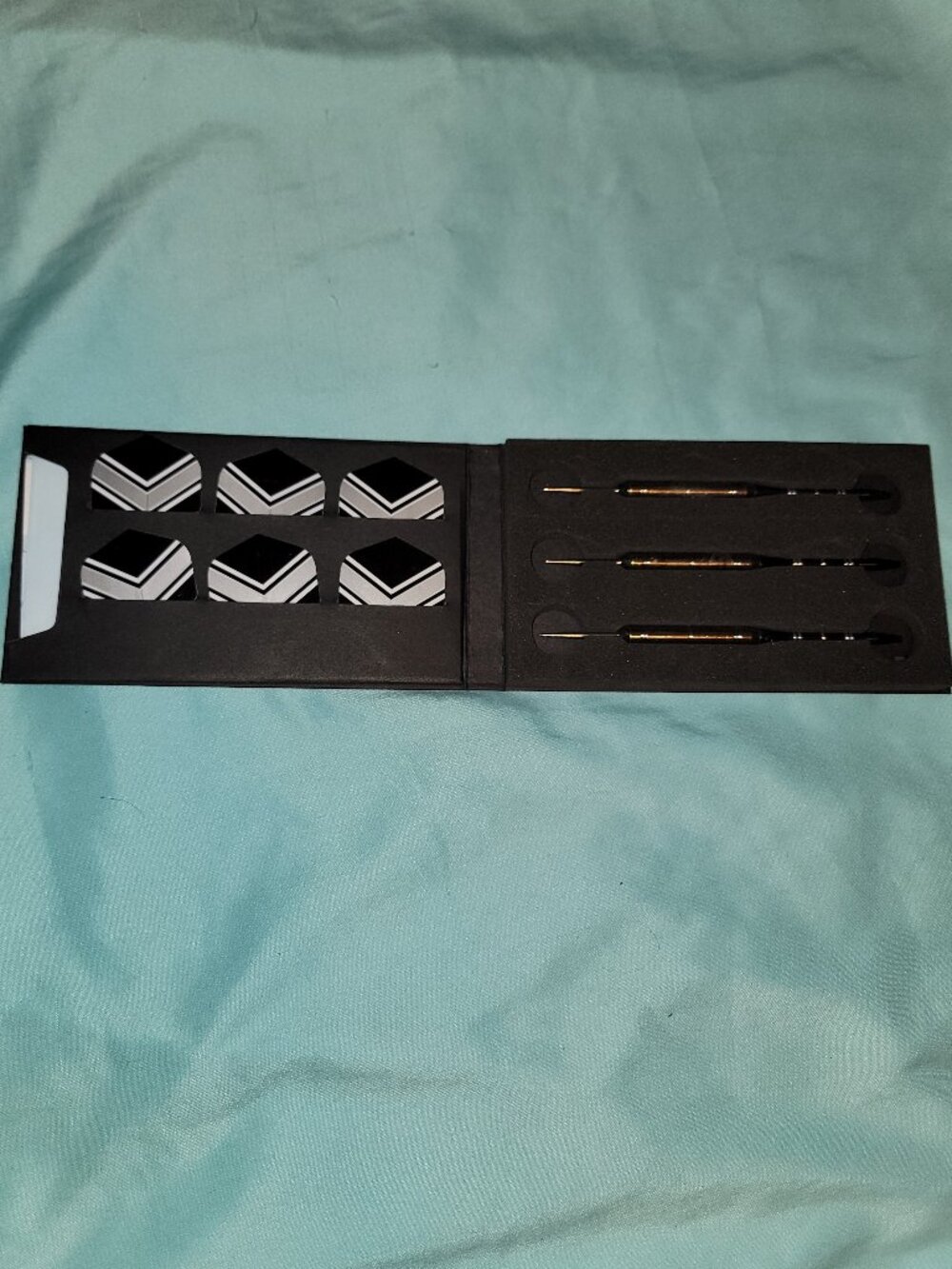 New Vintage Marlboro Steel Tip Darts Set with Flights & Presentation Box